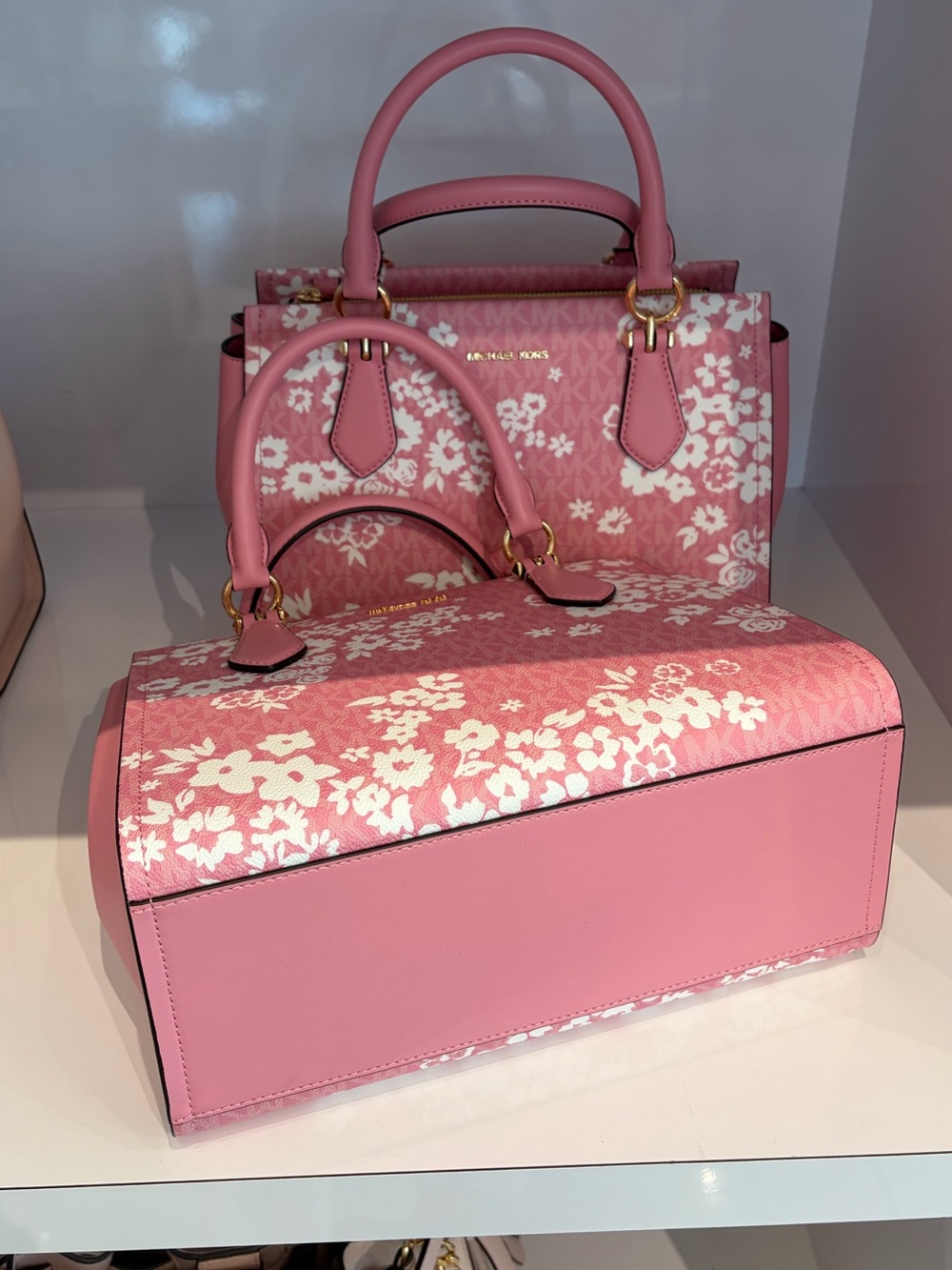 MICHAEL KORS Marilyn Medium Printed Signature Logo Satchel Crossbody
Carnation - Picture 13 of 16